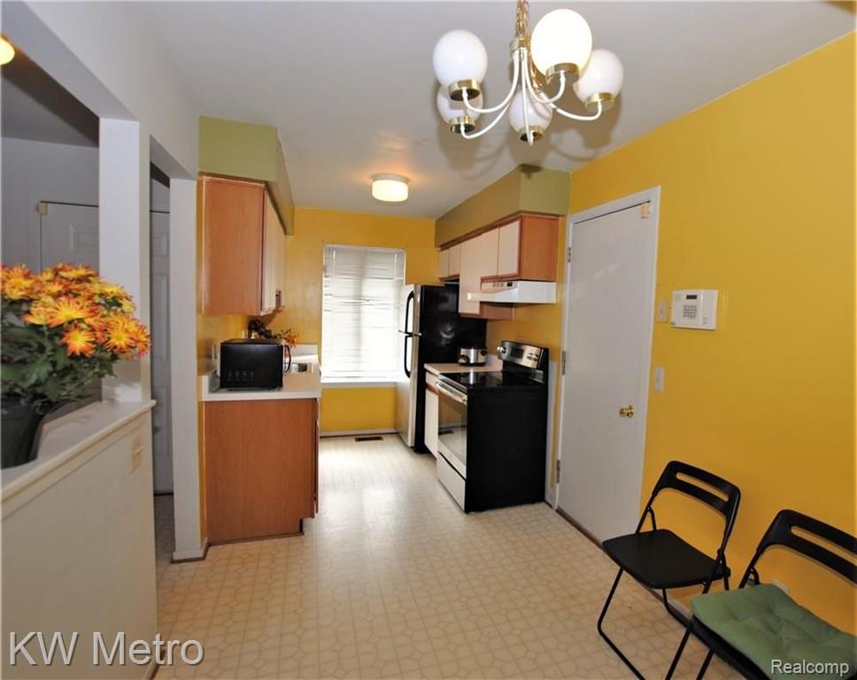 23211 Middlebelt Road, Unit 8 Farmington Hills, MI 48336 - Photo 3 of 12
