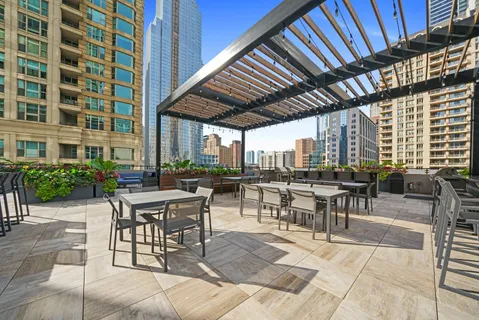 $300,000 | 30 East Huron Street, Unit 5306, Chicago, IL 60611