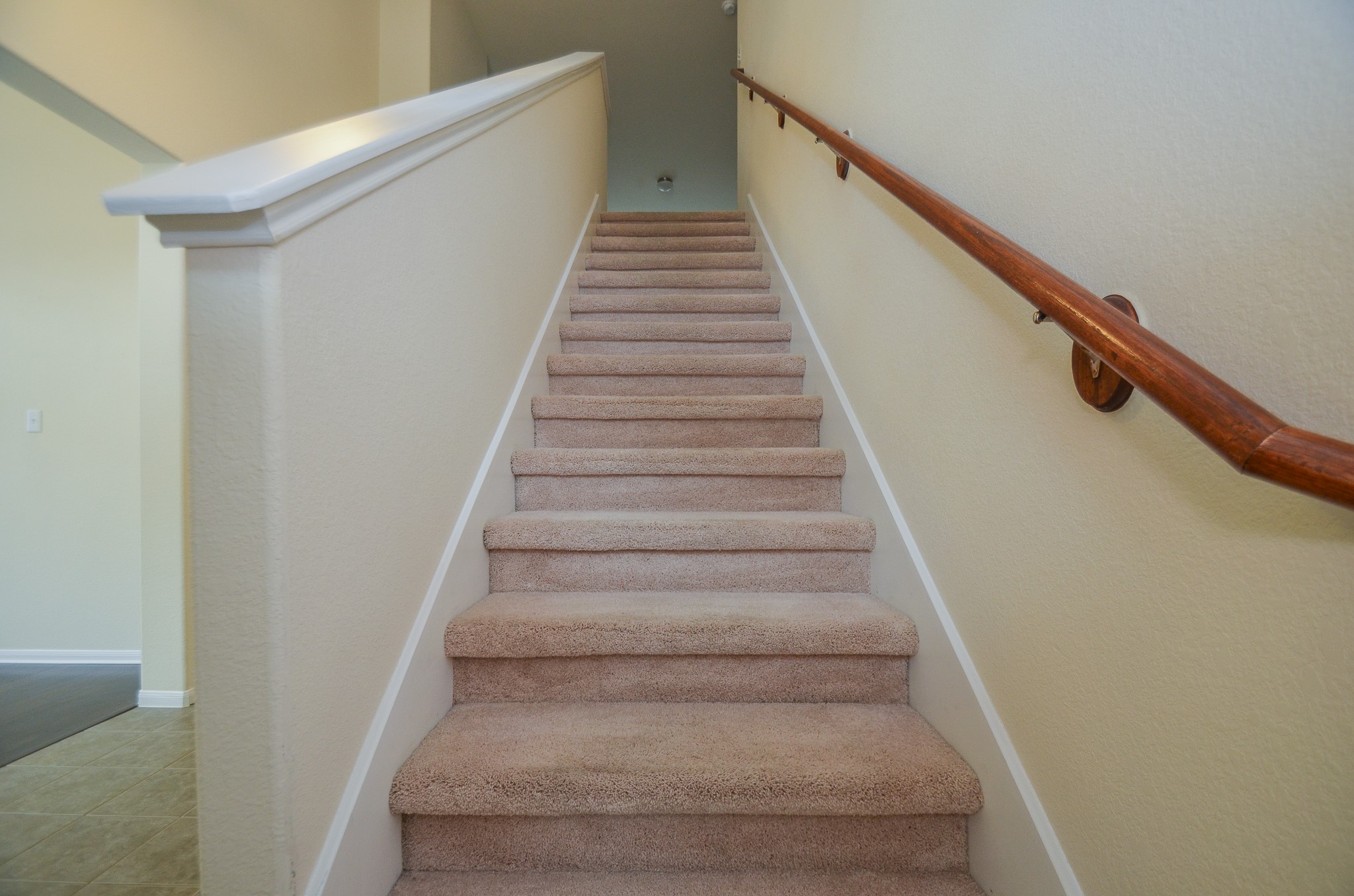 2903 Gaelic Green Street Houston, TX 77045 - Photo 11 of 32 a view of entryway