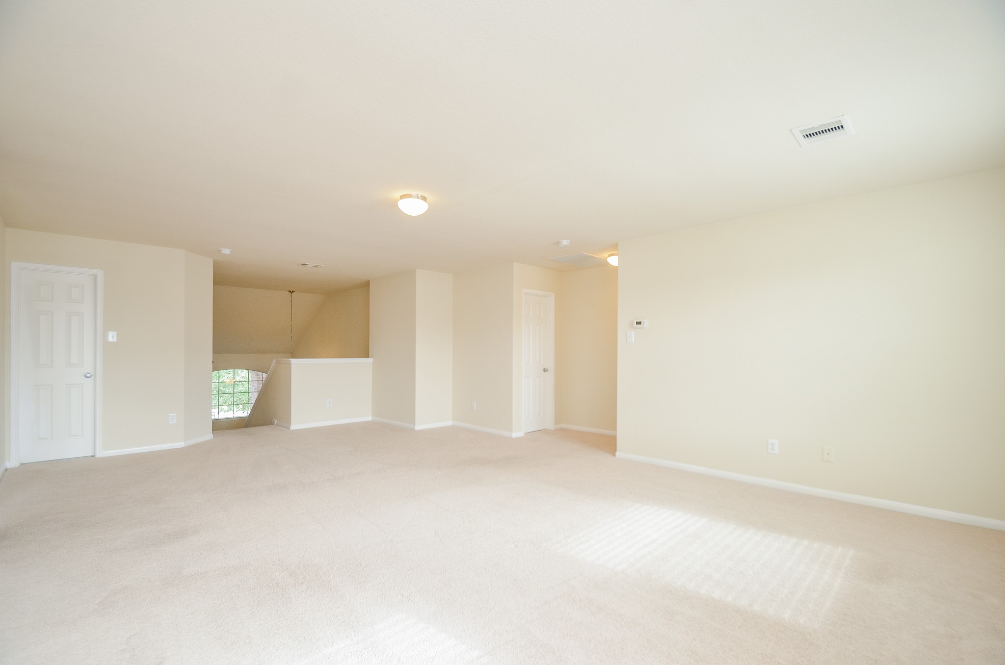 2903 Gaelic Green Street Houston, TX 77045 - Photo 13 of 32 a view of an empty room
