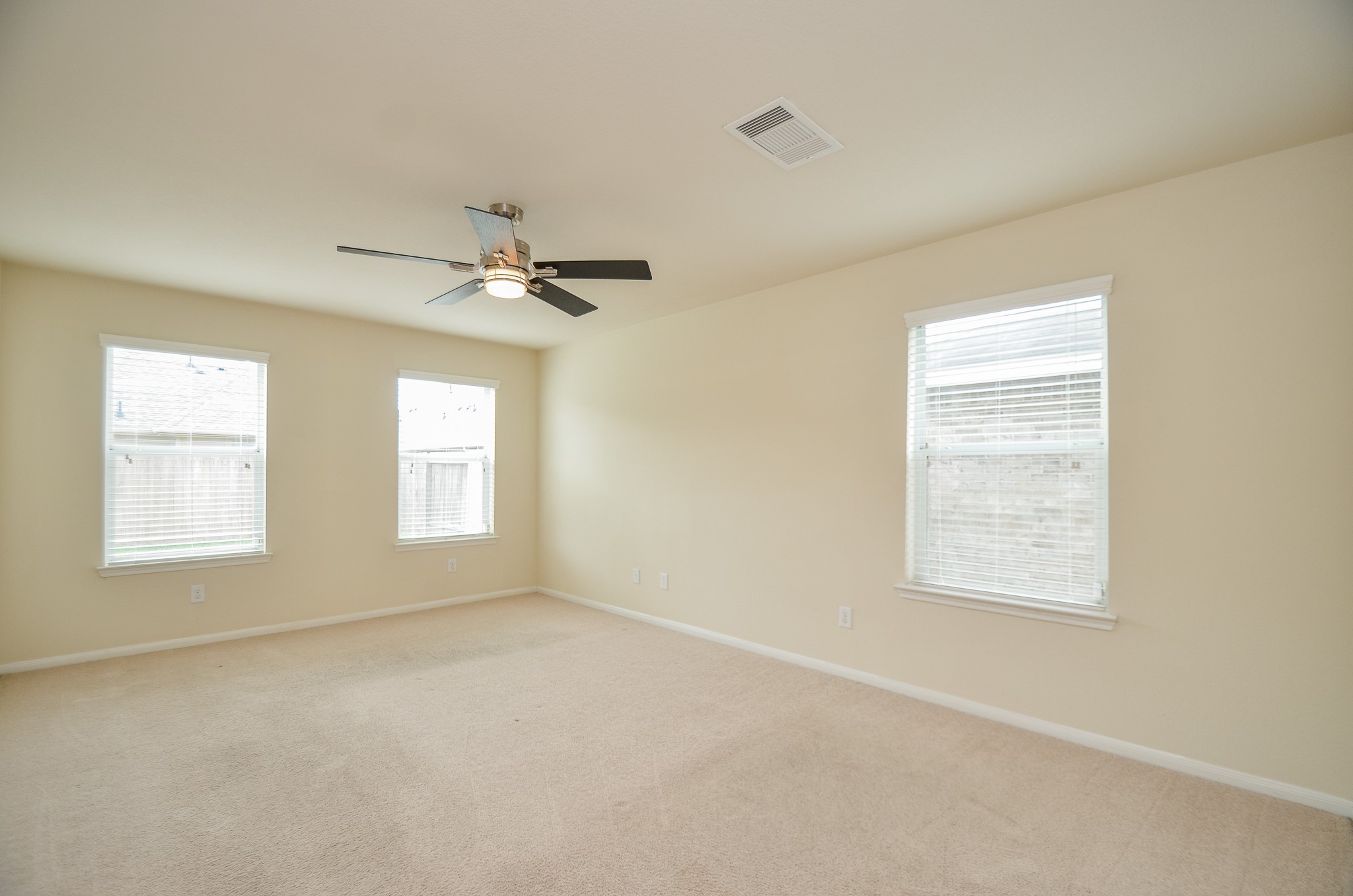 2903 Gaelic Green Street Houston, TX 77045 - Photo 14 of 32 a view of an empty room with a window