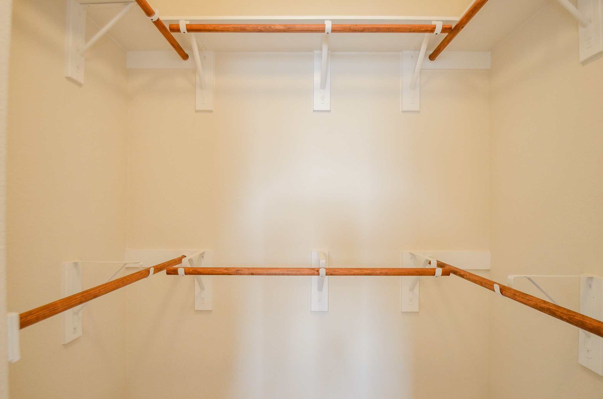 2903 Gaelic Green Street Houston, TX 77045 - Photo 21 of 32 a view of a room