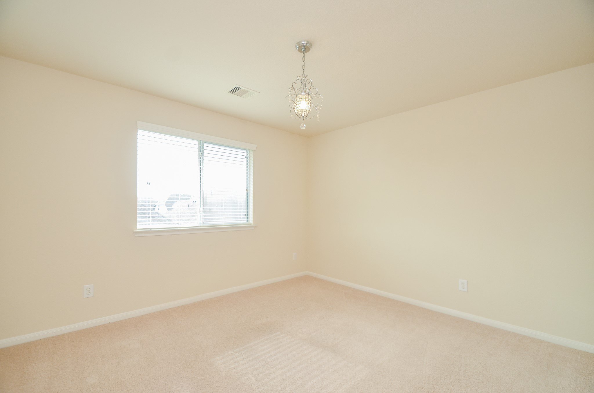 2903 Gaelic Green Street Houston, TX 77045 - Photo 24 of 32 an empty room with a window