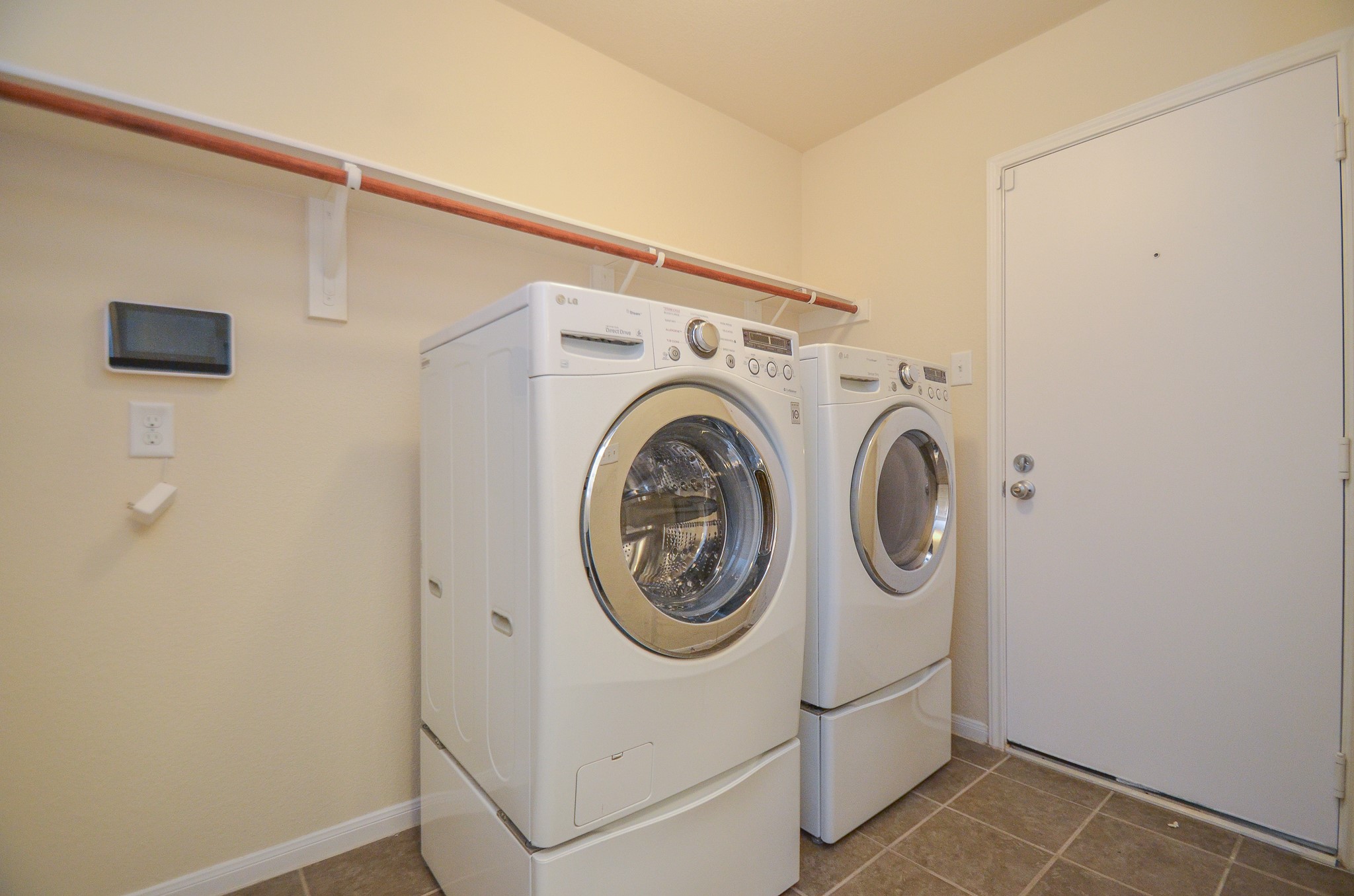 2903 Gaelic Green Street Houston, TX 77045 - Photo 29 of 32 a utility room with dryer and washer