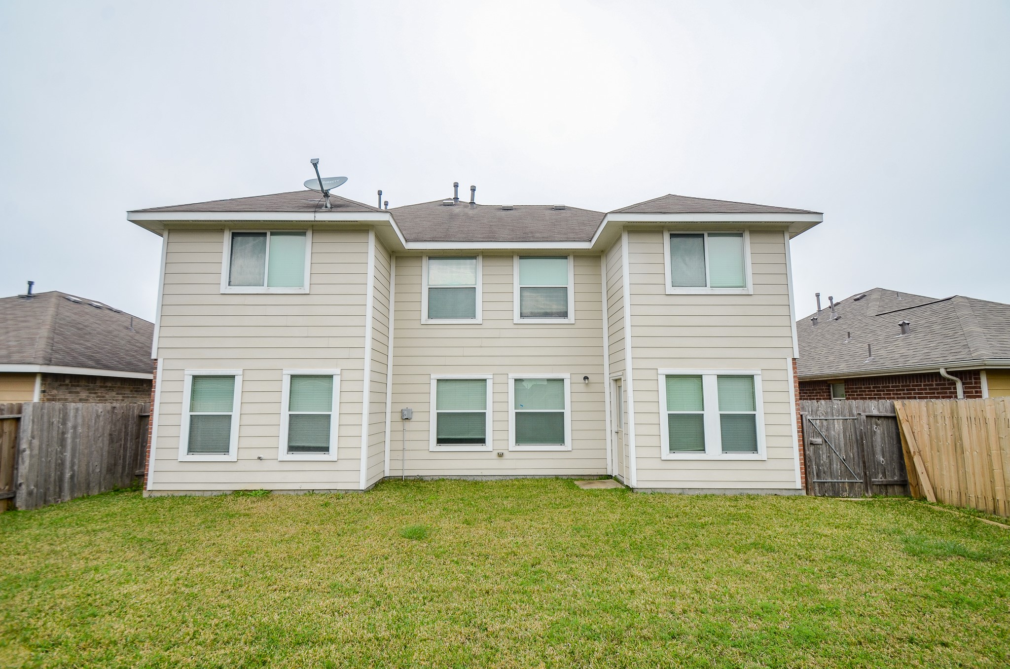 2903 Gaelic Green Street Houston, TX 77045 - Photo 31 of 32 a view of a house with a garden