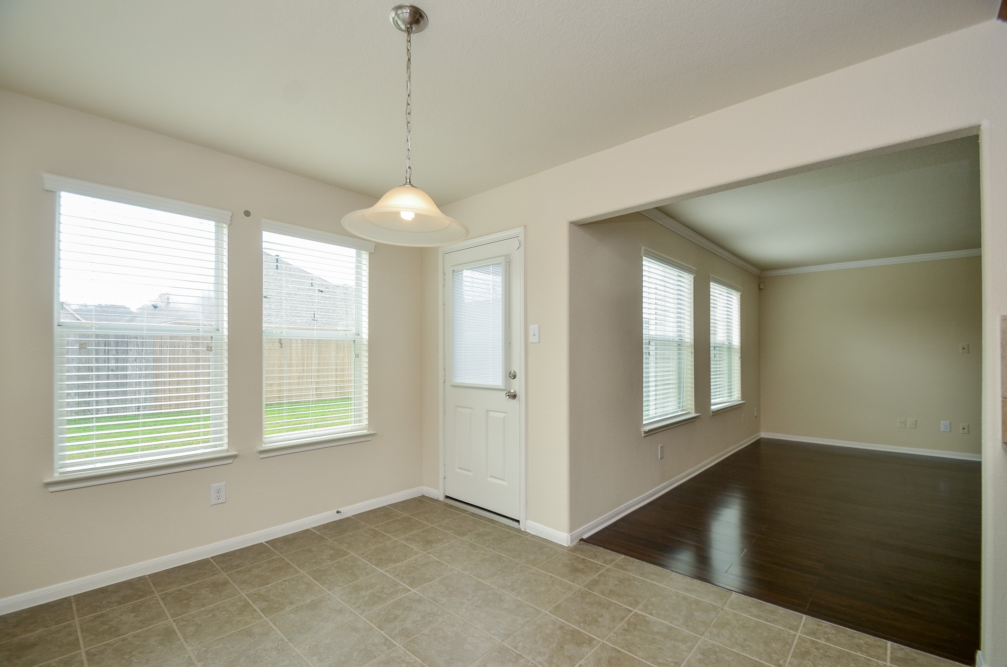 2903 Gaelic Green Street Houston, TX 77045 - Photo 8 of 32 a view of an empty room with a window