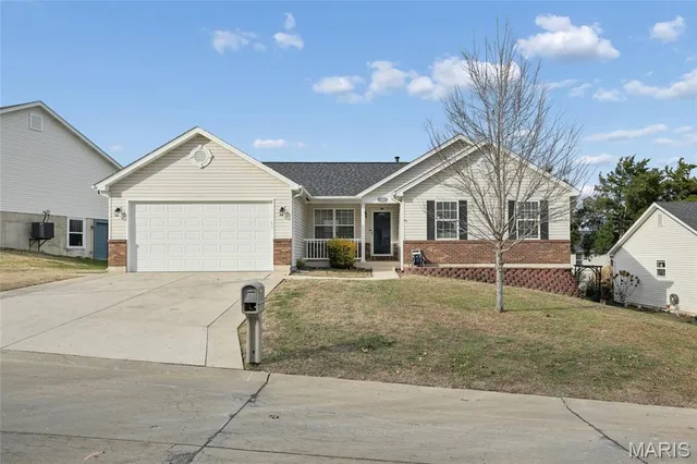 $299,900 | 2307 West Ridge Drive, Festus, MO 63028