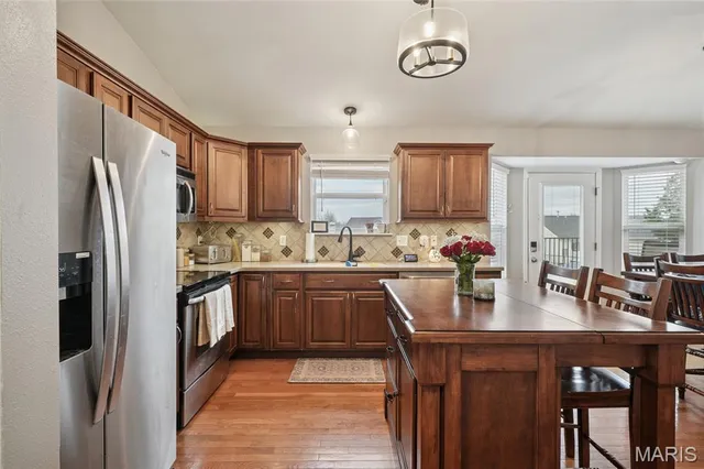 $299,900 | 2307 West Ridge Drive, Festus, MO 63028