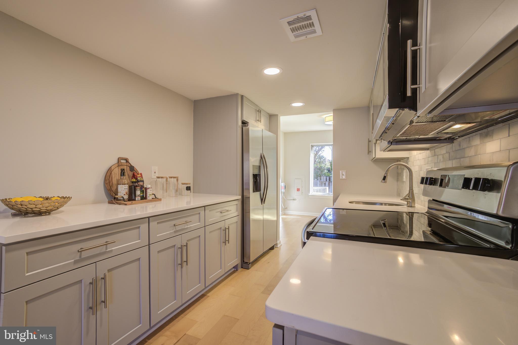 19431 Transhire Road Montgomery Village, MD 20886 - Photo 4 of 18 Kitchen