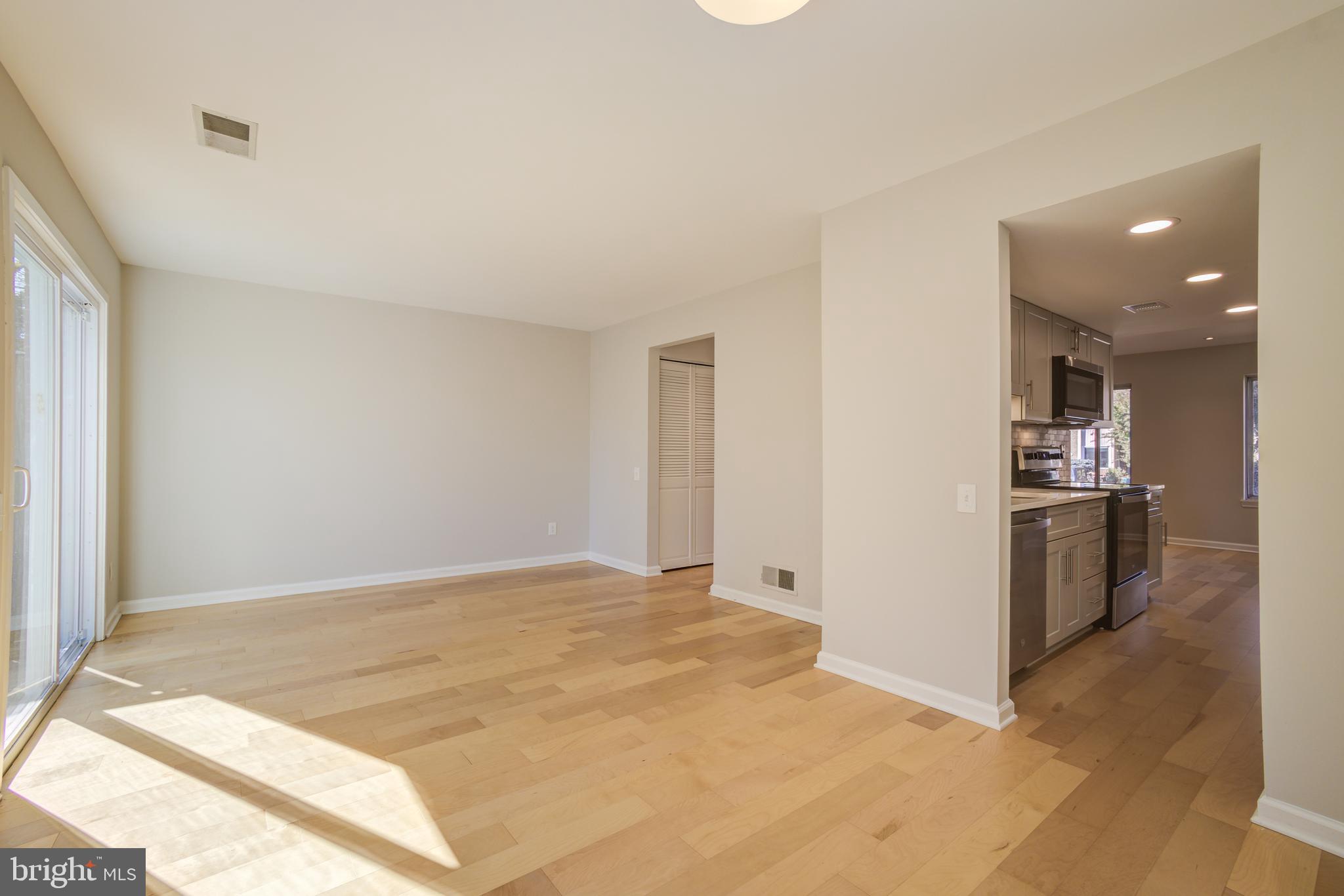 19431 Transhire Road Montgomery Village, MD 20886 - Photo 5 of 18 Living Room/Kitchen