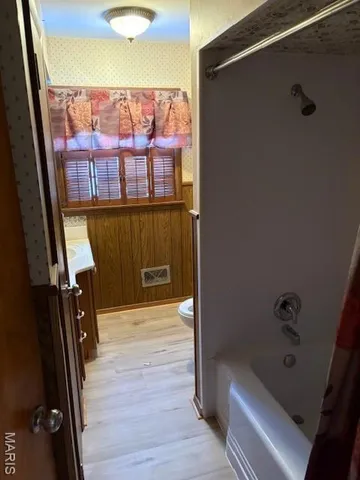 $1,795 | 418 North Service Road, St. Peters, MO 63376