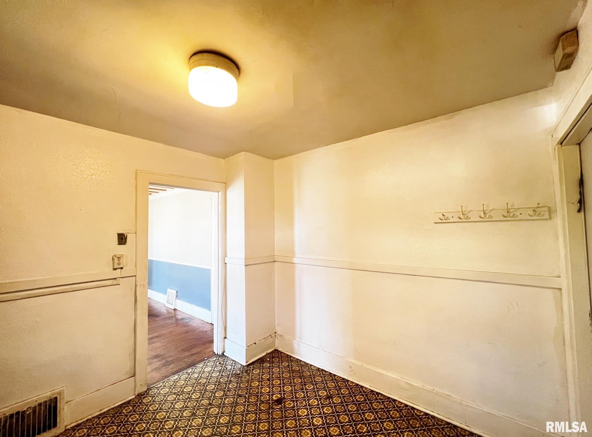 2617 North Prospect Road Peoria, IL 61603 - Photo 20 of 25 Gallery Image 20