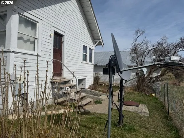 a view of backyard with sitting area