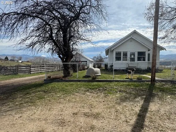 $650,000 | 38901 Highway 86, Richland, OR 97870