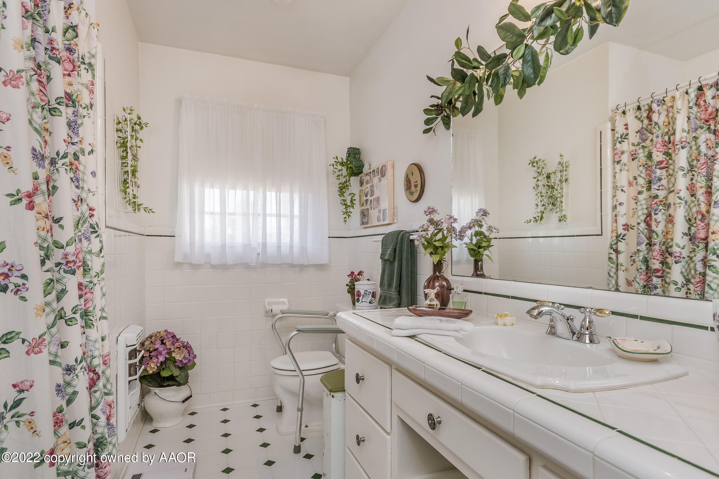 1538 Bell Street Amarillo, TX 79106 - Photo 20 of 26 a bathroom with a sink mirror and vanity