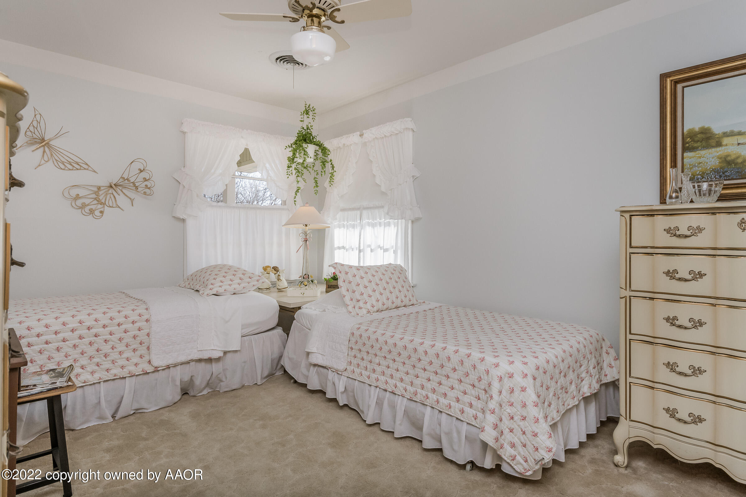 1538 Bell Street Amarillo, TX 79106 - Photo 21 of 26 a bedroom with two beds and a chandelier