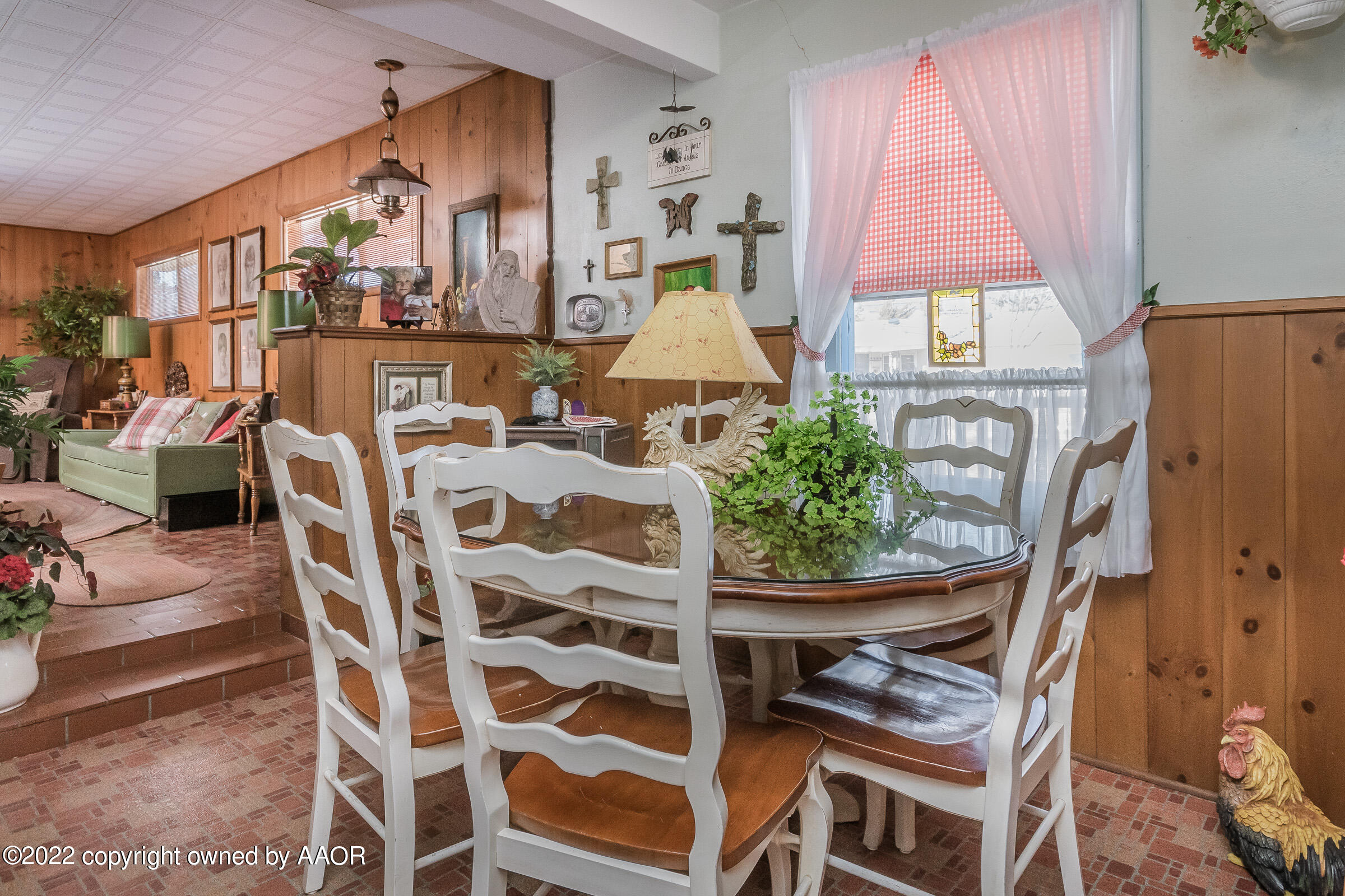 1538 Bell Street Amarillo, TX 79106 - Photo 9 of 26 a room with furniture and a window