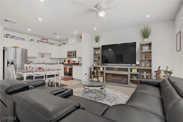 $424,900 | 664 Foam Flower Lane, Henderson, NV 89015