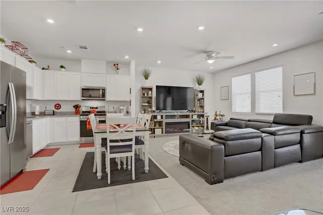 $424,900 | 664 Foam Flower Lane, Henderson, NV 89015