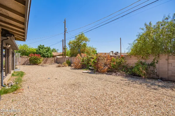 $400,000 | 3825 West Royal Palm Road, Phoenix, AZ 85051