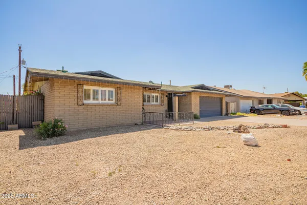 $400,000 | 3825 West Royal Palm Road, Phoenix, AZ 85051