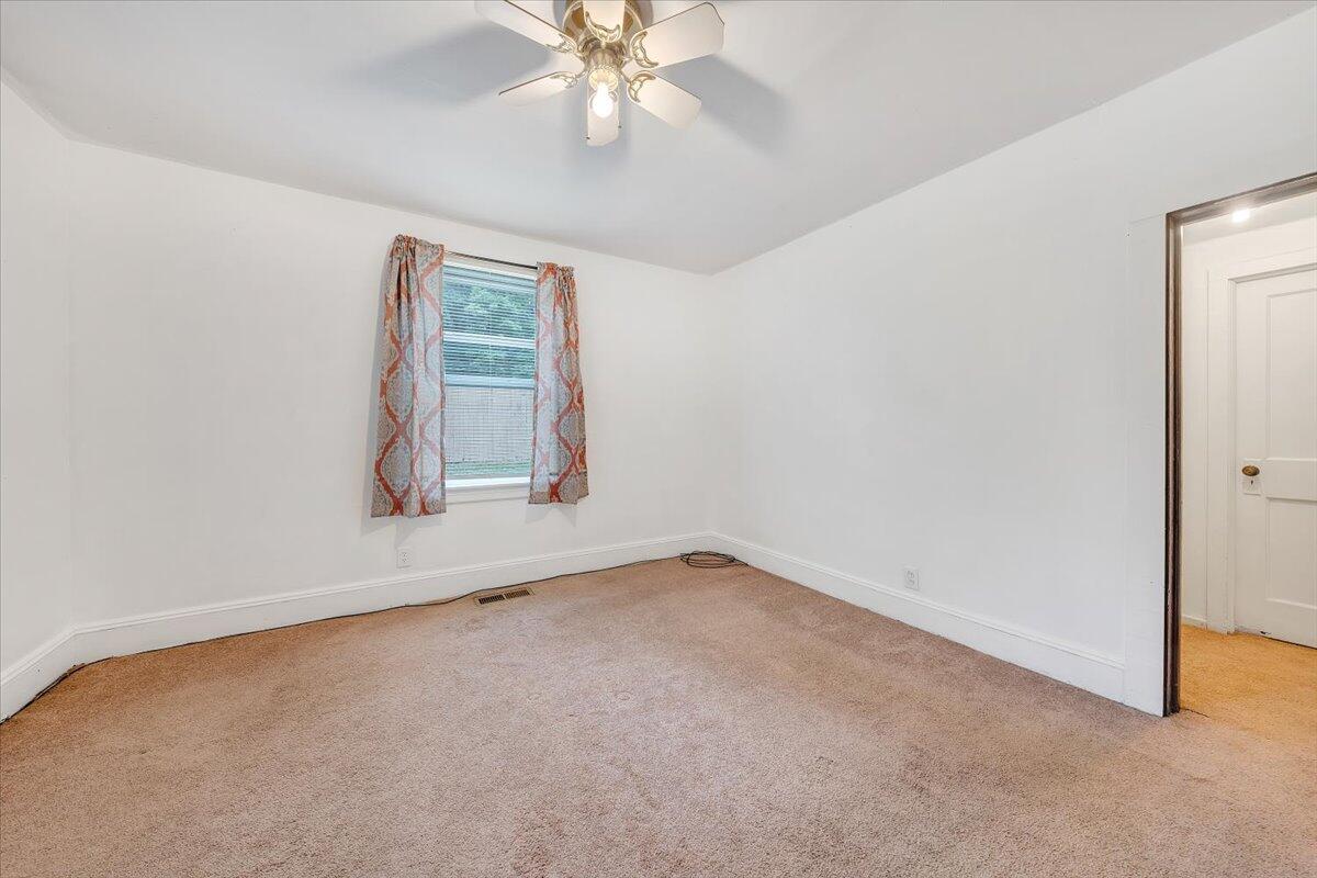 4393 Daugherty Road Salem, VA 24153 - Photo 11 of 24 an empty room with a window