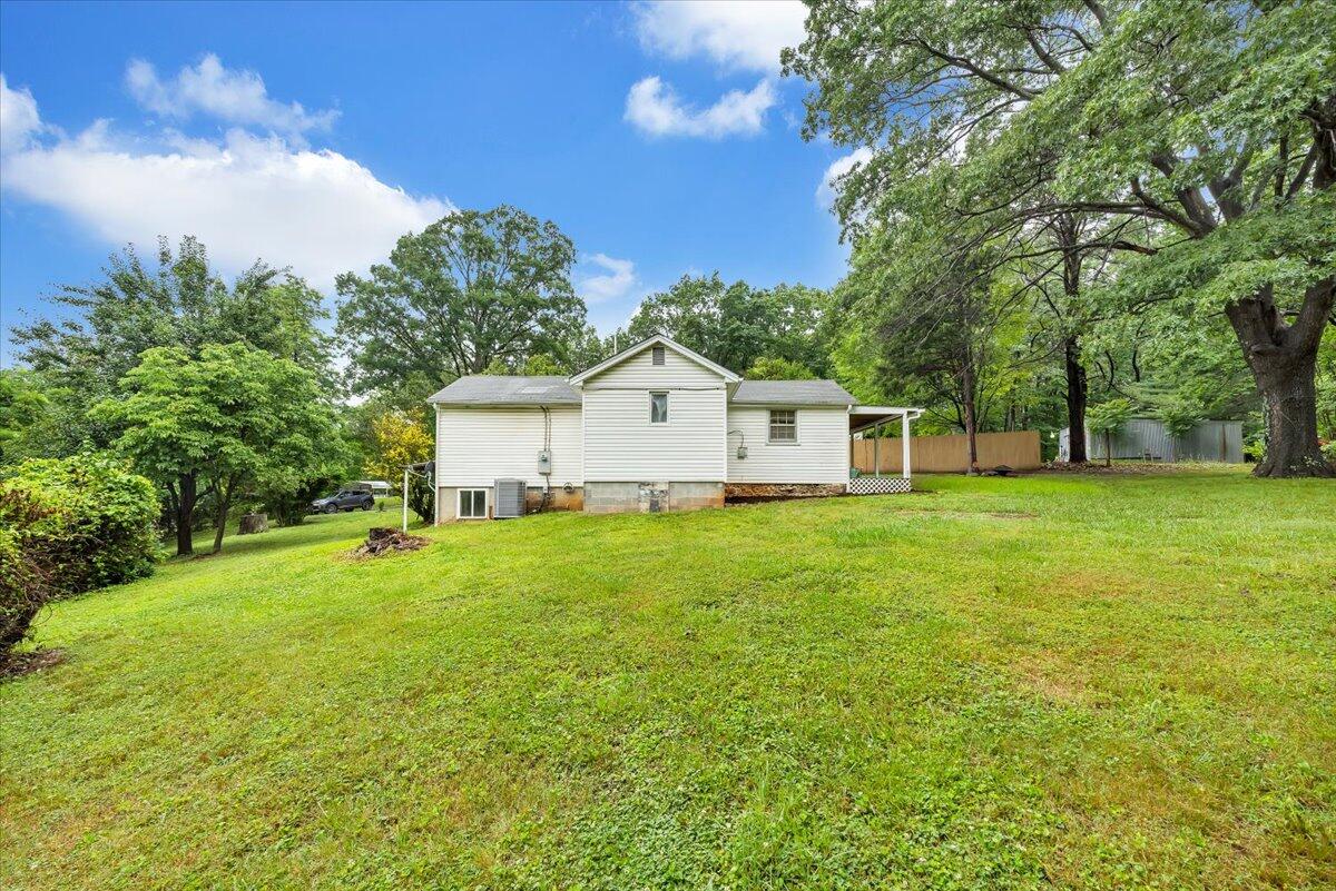 4393 Daugherty Road Salem, VA 24153 - Photo 18 of 24 a view of a house with backyard and garden