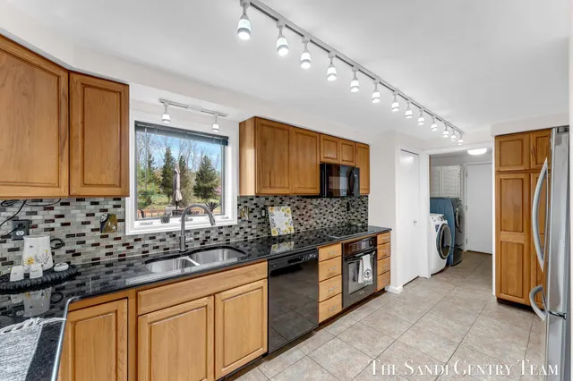 $479,900 | 17083 Spahr Street, Spring Lake, MI 49456