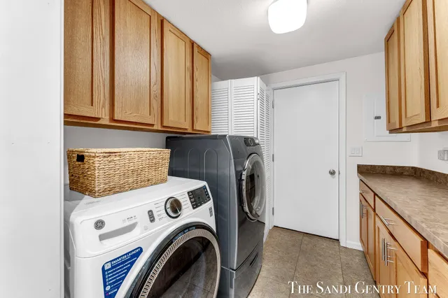 $479,900 | 17083 Spahr Street, Spring Lake, MI 49456