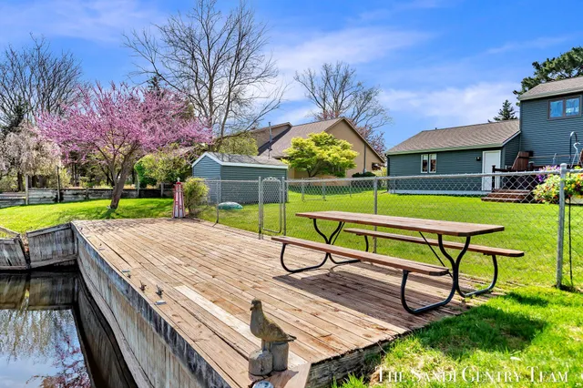 $479,900 | 17083 Spahr Street, Spring Lake, MI 49456