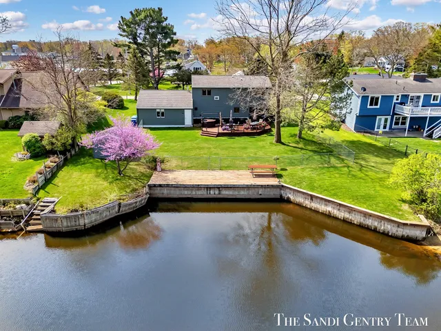 $479,900 | 17083 Spahr Street, Spring Lake, MI 49456