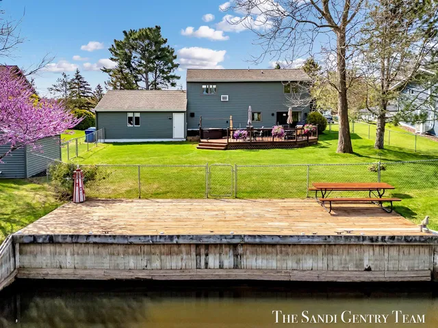 $479,900 | 17083 Spahr Street, Spring Lake, MI 49456