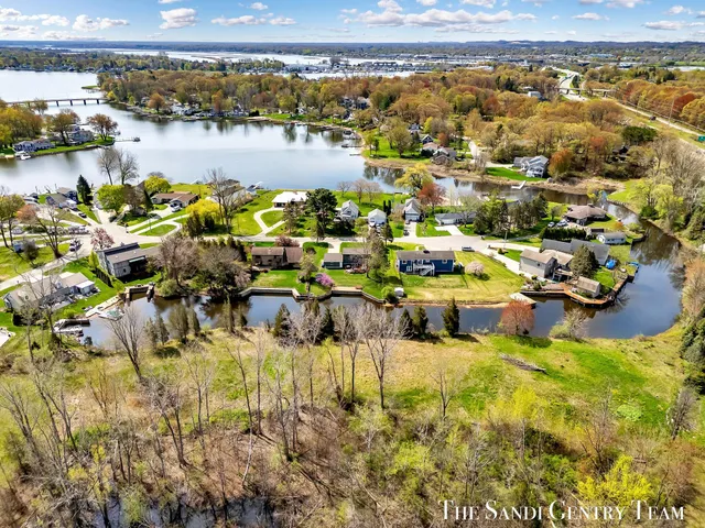 $479,900 | 17083 Spahr Street, Spring Lake, MI 49456