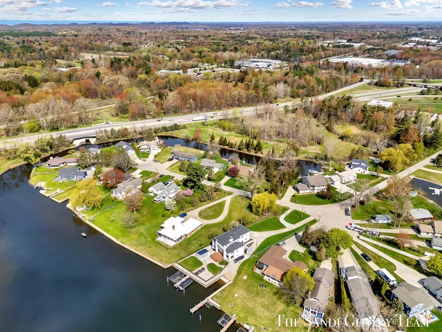 $479,900 | 17083 Spahr Street, Spring Lake, MI 49456