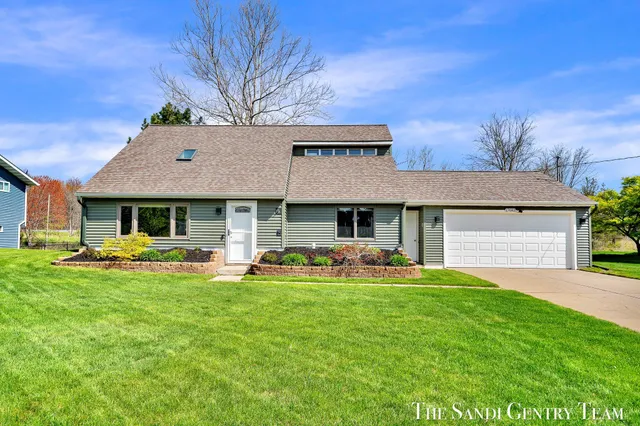$479,900 | 17083 Spahr Street, Spring Lake, MI 49456