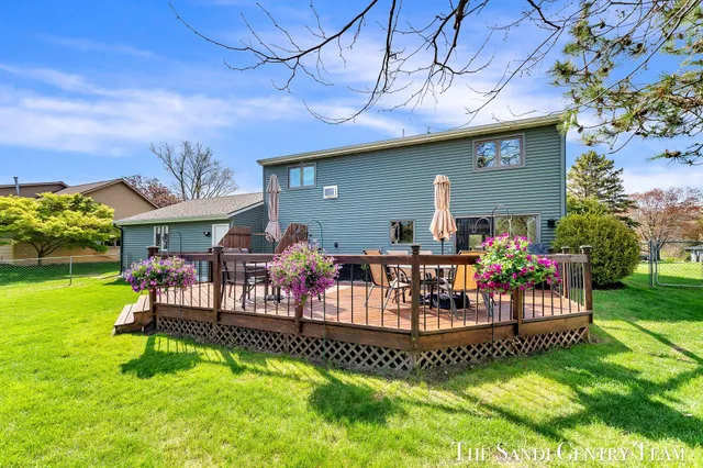 $479,900 | 17083 Spahr Street, Spring Lake, MI 49456