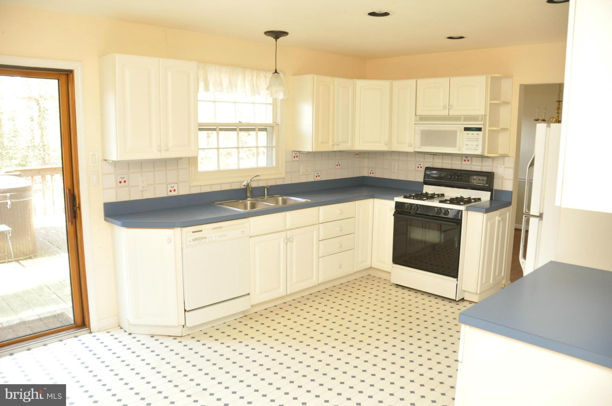 94 Chautaugua Road Arnold, MD 21012 - Photo 5 of 16 Interior (General)