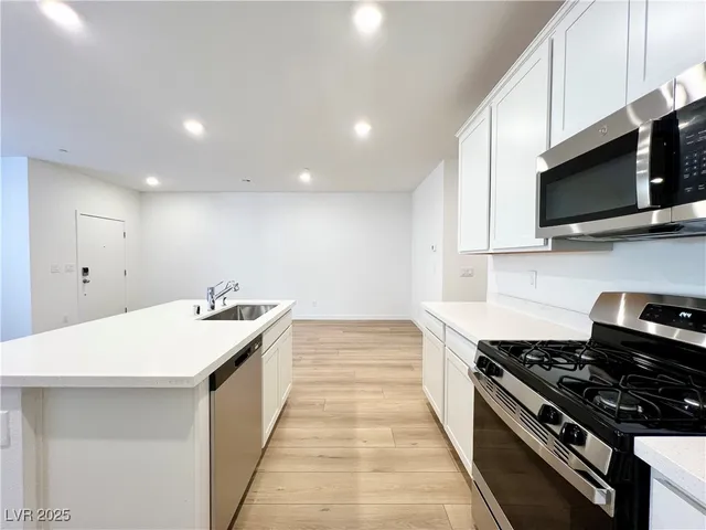 $2,075 | 1546 Eva Crossing Place, Henderson, NV 89002