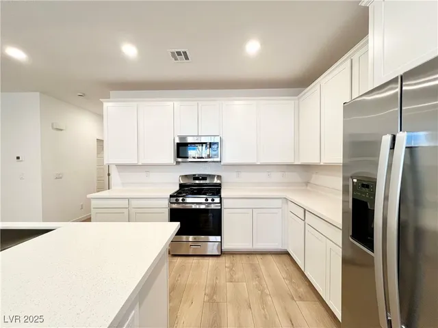 $2,075 | 1546 Eva Crossing Place, Henderson, NV 89002