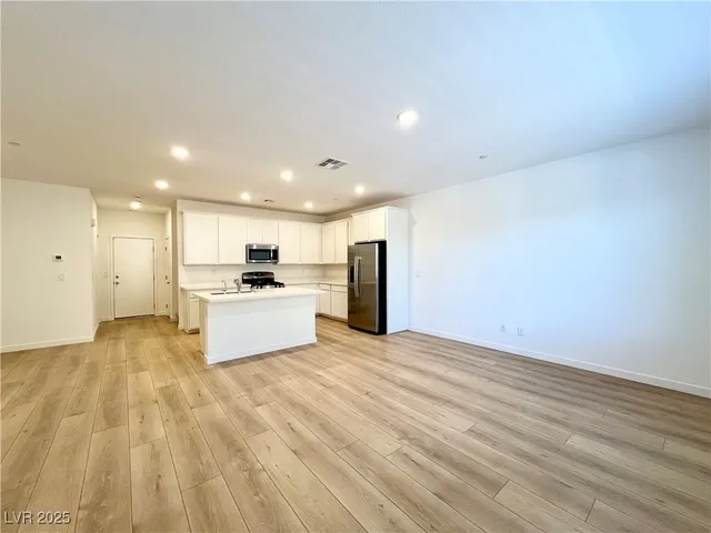 $2,075 | 1546 Eva Crossing Place, Henderson, NV 89002