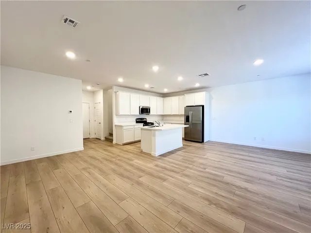 $2,075 | 1546 Eva Crossing Place, Henderson, NV 89002