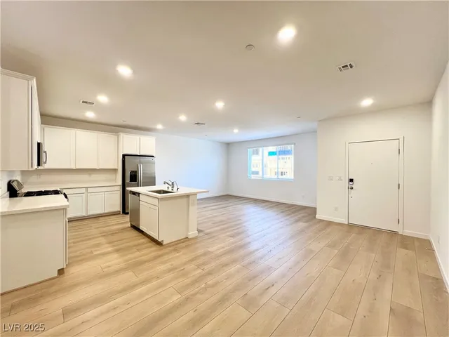 $2,075 | 1546 Eva Crossing Place, Henderson, NV 89002