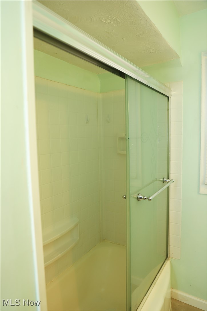 1008 Woodview Road Cleveland, OH 44121 - Photo 13 of 38 Gallery Image 13