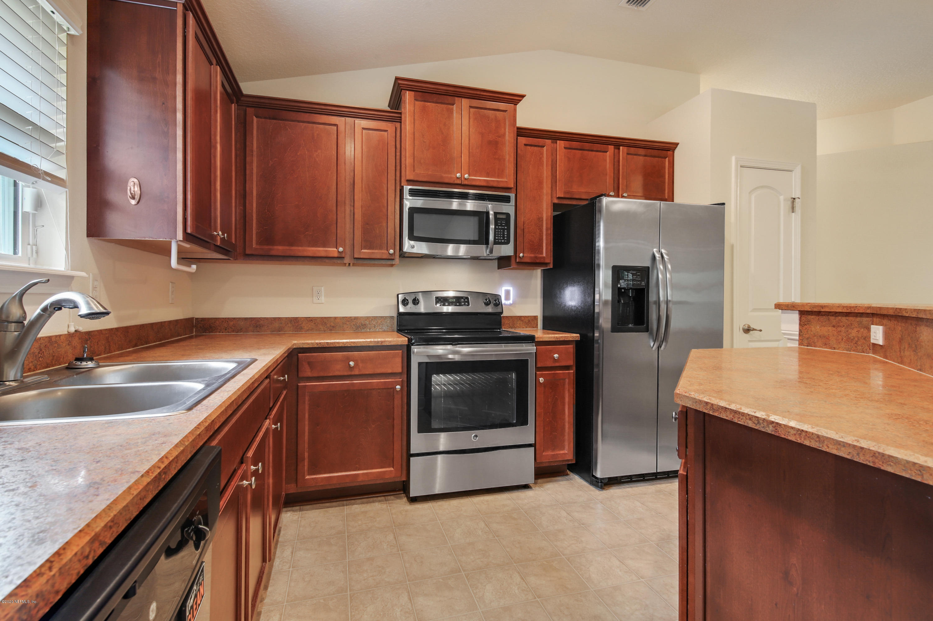 5926 Round Table Road Jacksonville, FL 32254 - Photo 3 of 24 Kitchen