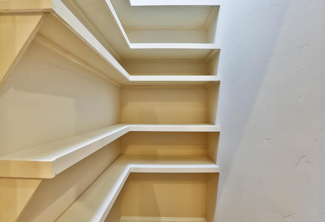 5121 Bucknall Road San Jose, CA 95130 - Photo 17 of 26 a bathroom with a bathtub