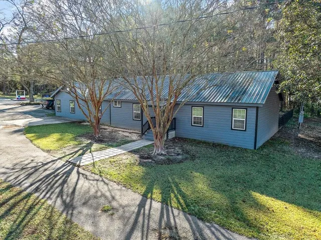 a view of backyard of house