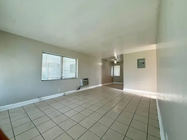 $1,600 | 1241 West River Drive, Unit 4, Margate, FL 33063