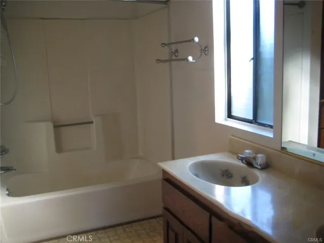 $2,600 | 5931 Corbin Avenue, Tarzana, CA 91356