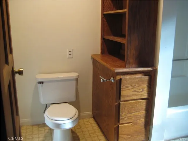 $2,600 | 5931 Corbin Avenue, Tarzana, CA 91356