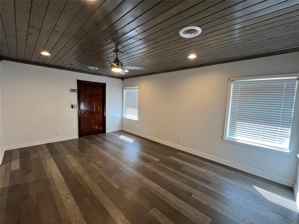 533 East Sears Street Denison, TX 75021 - Photo 5 of 27